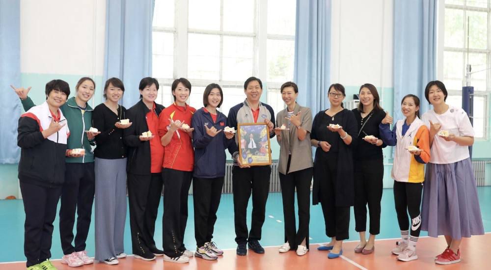 第32分钟，加克波传中，LASK禁区内头球解围，齐米卡斯得球调整后一脚爆射击中横梁，这球加克波再接球但越位了。